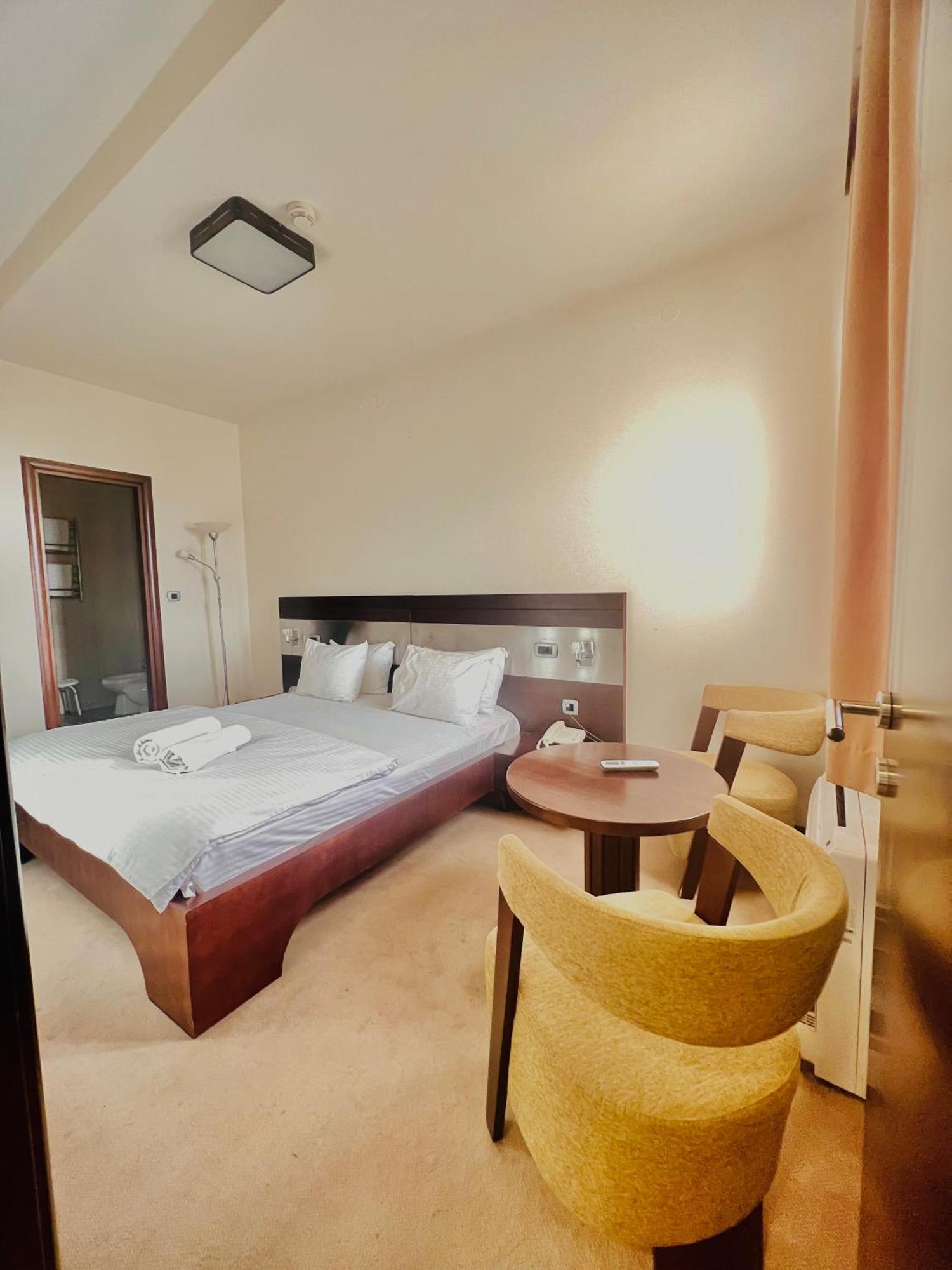 Hotel Aria Mitrovici  Eksteriør billede