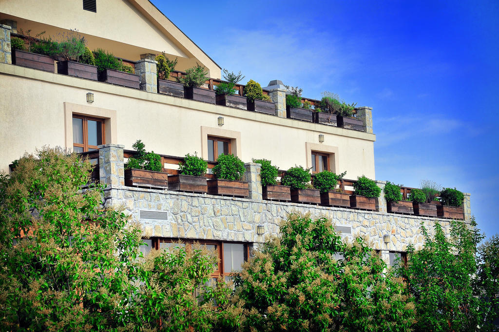 Hotel Aria Mitrovici  Eksteriør billede